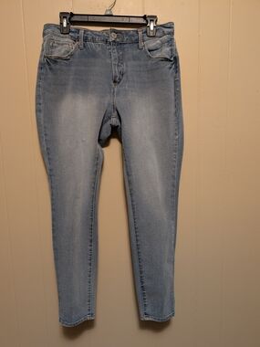 Time And True Women's Size 14 High Rise Skinny Jeans Light Wash
